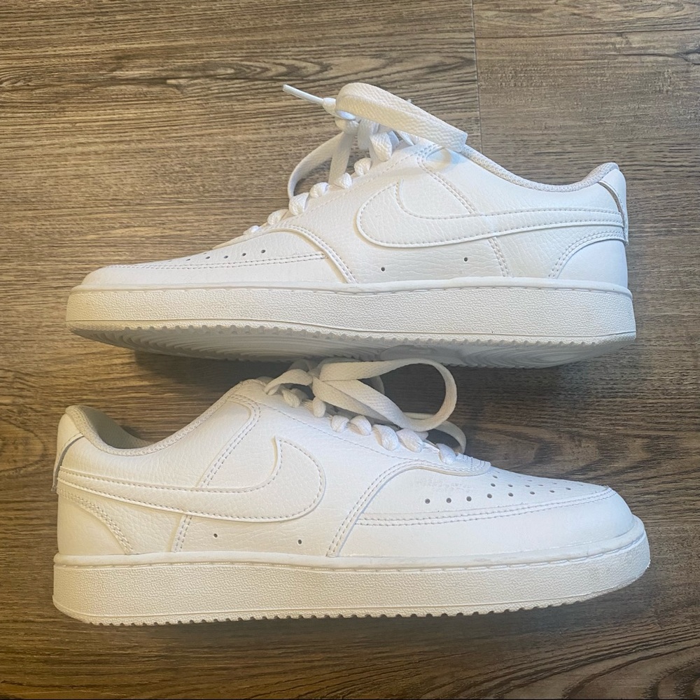 WORN ONCE White Nike’s